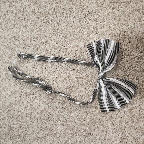 Chaps Boys 16 grey pinstripe dress pants, vest, tie, and bow tie - Picture 11 of 12